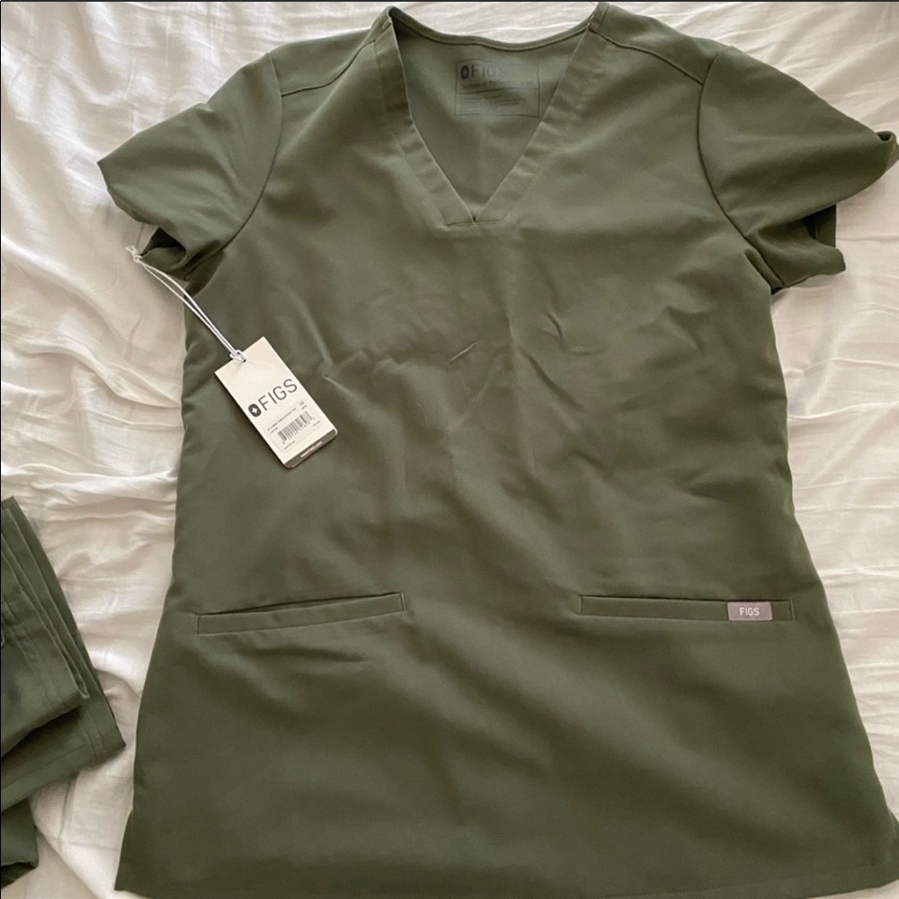 Casma 3 pocket scrub top size XS color: Moss NWT